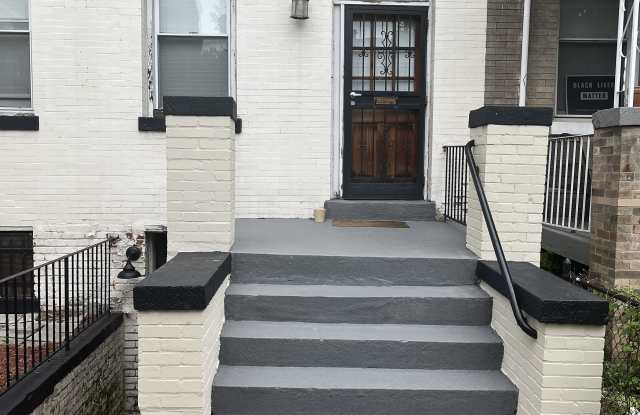 743 Park Rd Nw