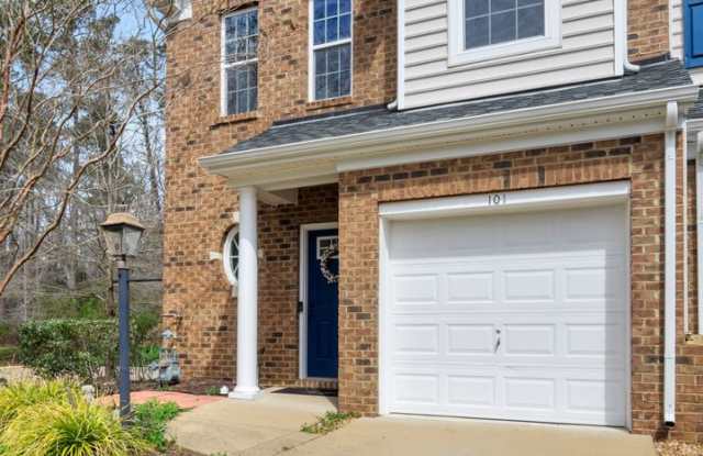Modern 3 Bedroom Townhome for Rent in Yorktown, VA | Near Bases & Williamsburg