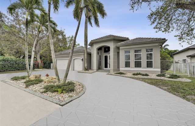 8006 N Savannah Cir