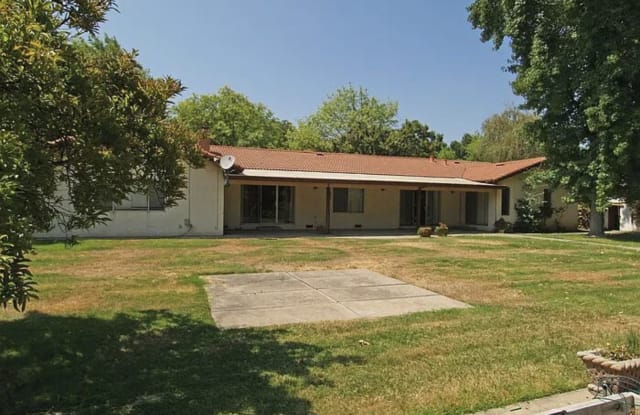 2804 College Avenue - 2804 College Avenue, Modesto, CA 95350