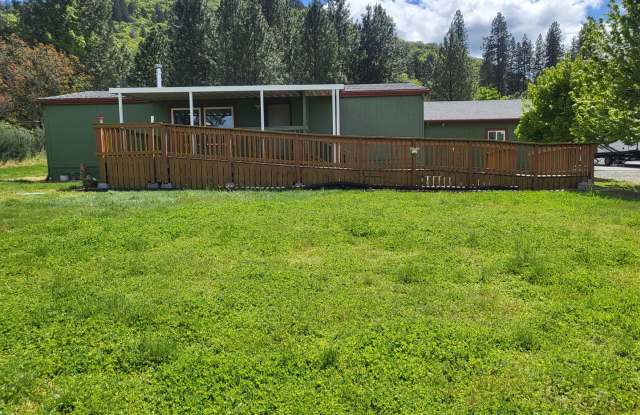 3 bed 2 bath Home for Rent in Grants Pass in Country setting photos photos