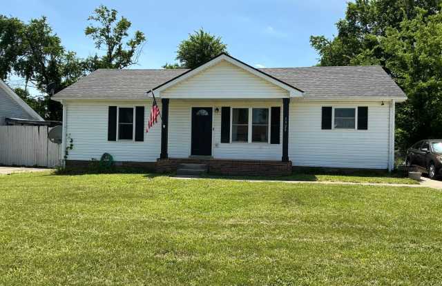 1925 Timberline Circle - Oak Grove