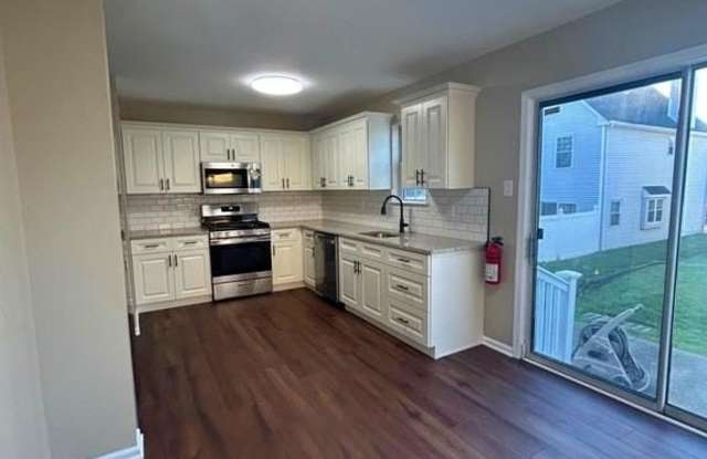 1020 HILLSBORO COURT