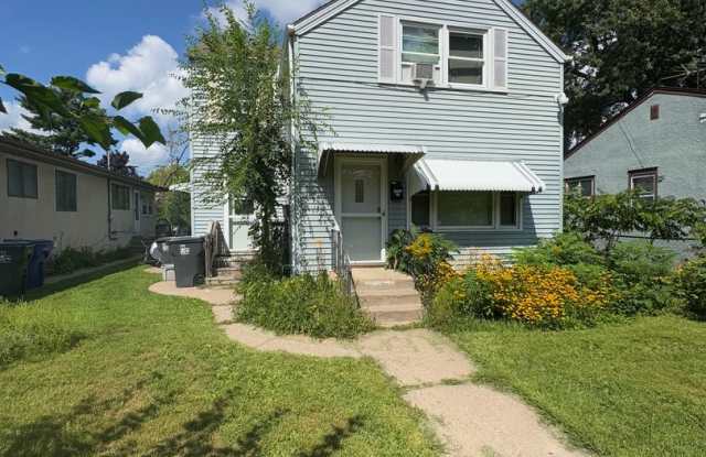 Photo of 1643 5th St E