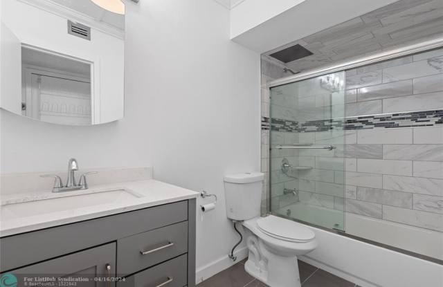 2800 Somerset Dr