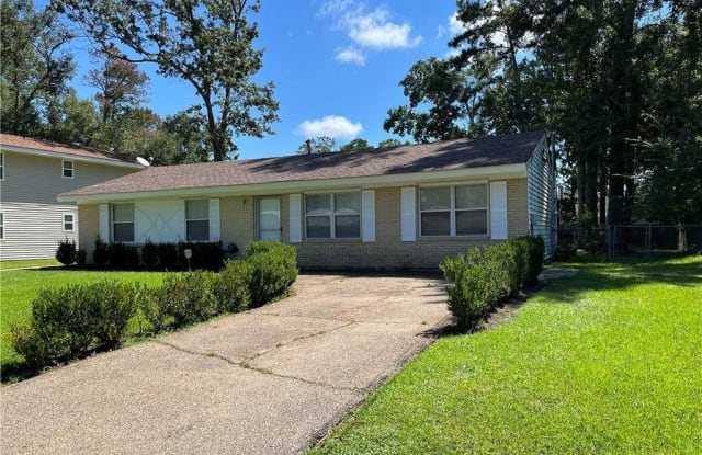 202 West Hickory Street - 202 West Hickory Street, Mandeville, LA 70471