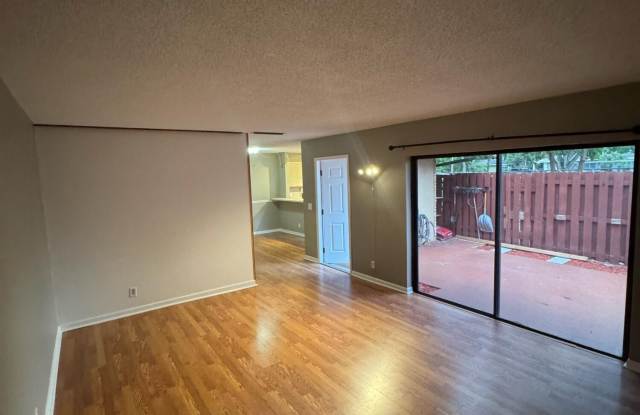 1458 N Lawnwood Circle