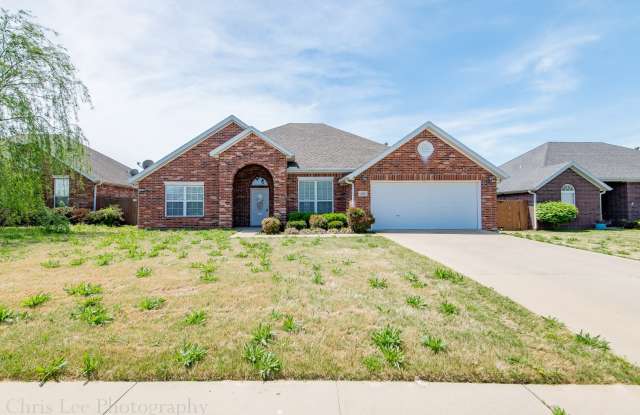 Large 3 Bedroom Home in Perfect Condition! Great Location!