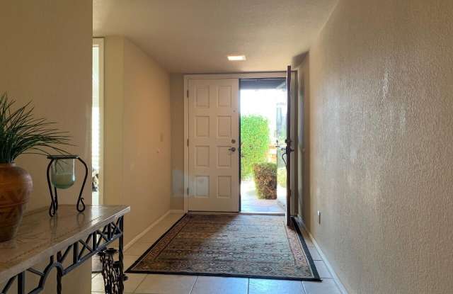 7506 N Via Camello Del Sur --