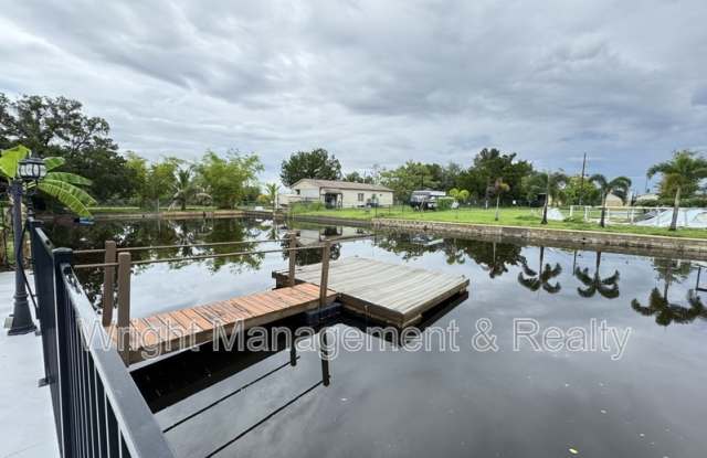 14982 Edgewater Circle