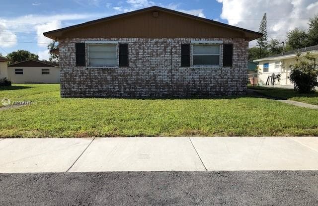 6162 SW 42nd Pl - 6162 Southwest 42nd Place, Davie, FL 33314