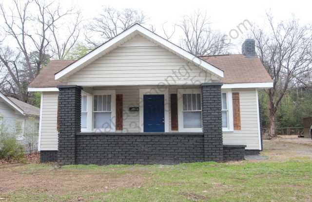 Photo of Renovated 3 Bedroom 1 Bath - New On The Market! Better Hurry To See This One!!
