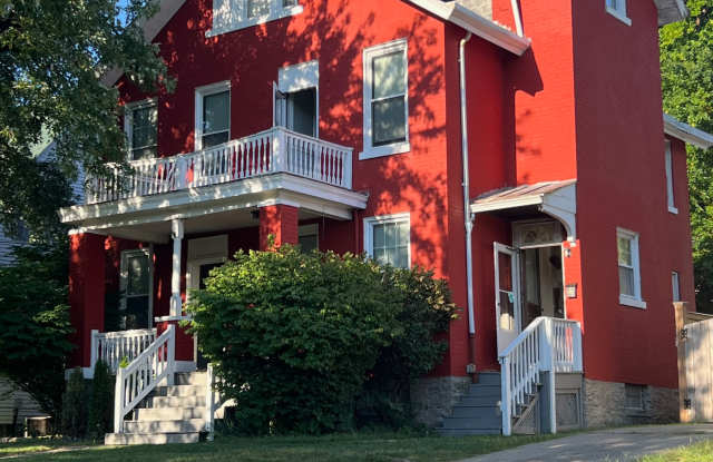 Photo of 905 Suire Avenue - 2