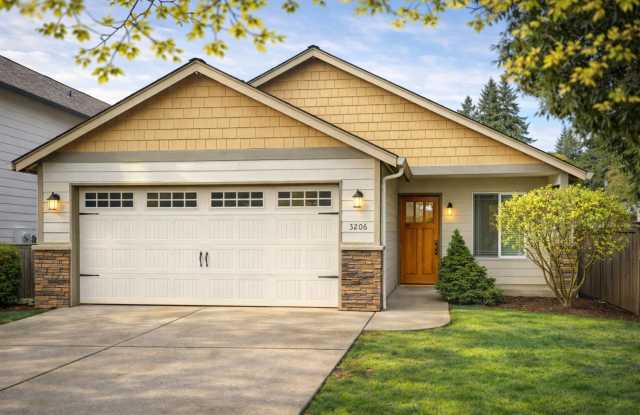 Beautiful 3 Bedroom Ranch Home in the Minnehaha area for Lease - 5206 NE 29th Ave.