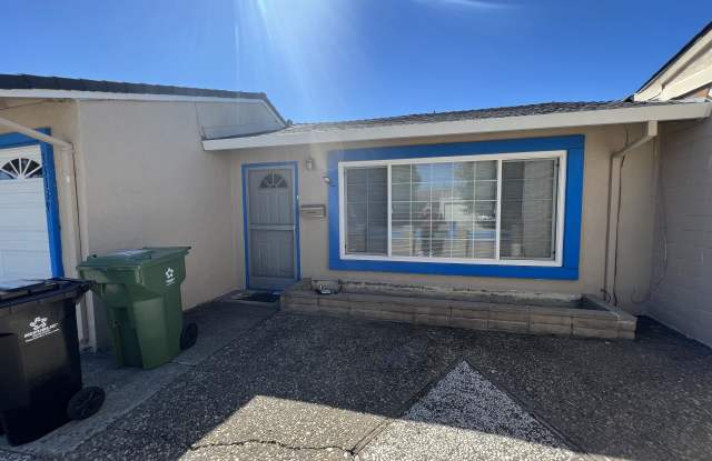 Photo of 33139 Lake Mead Dr