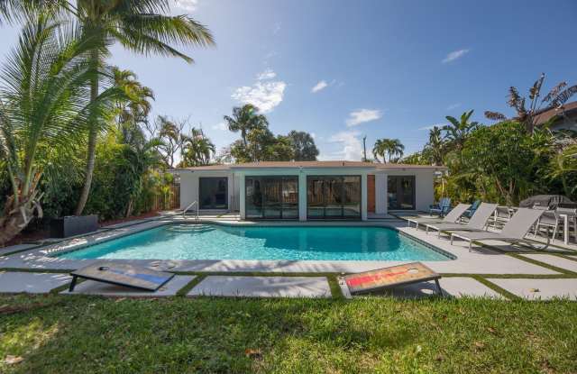 3000 NE 21st Terrace NE