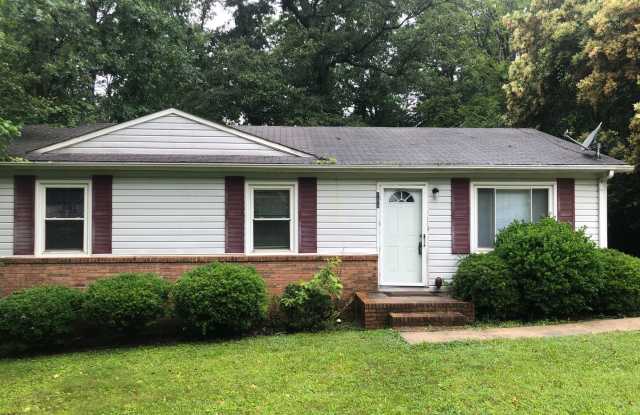 Cute,Belmont-Mt Holly home close to everything