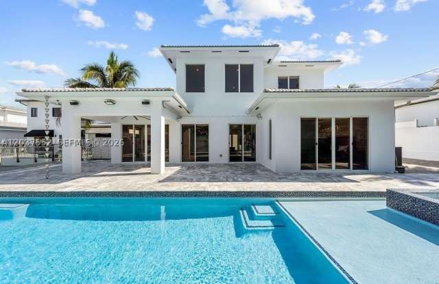 4497 SW 25th Ter