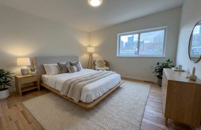 2036 Wallace Street - 2/3R