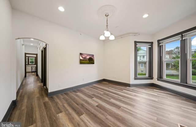 119 S BROAD Street unit: 1