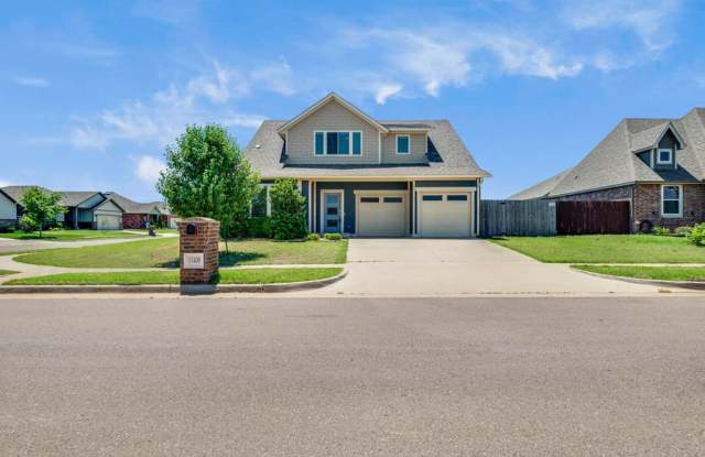 Gorgeous 3 Bed 2.5 Bath 2 Story Home in Yukon!