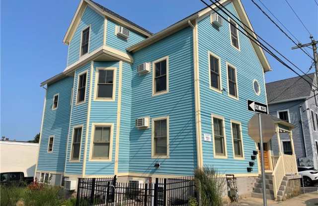2 Coit Street