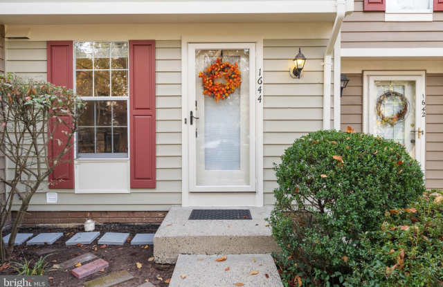 1644 FIELDTHORN Drive