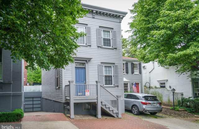 Photo of 3329 Q Street NW