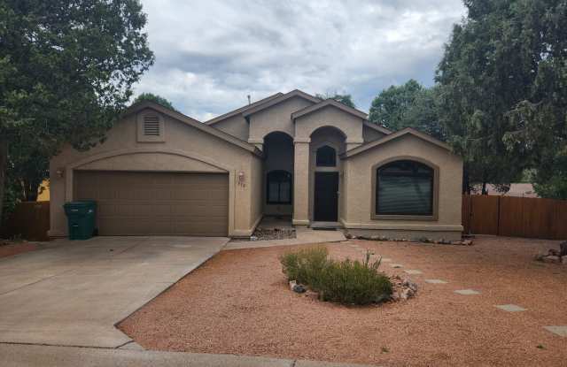 Beautiful 3 bed / 2 bath home in the Trailwood Community