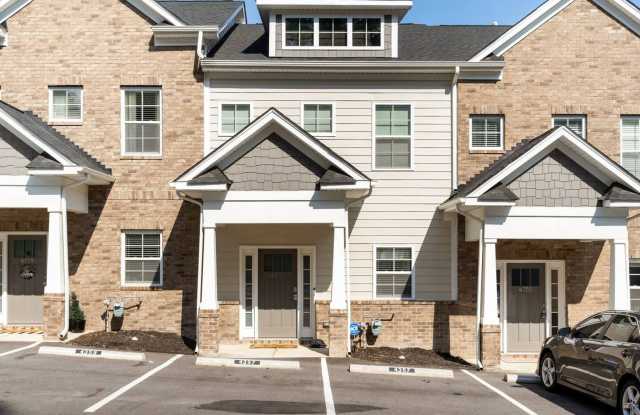 Fantastic Fully Furnished or Unfurnished Townhome! - 4357 Azalea Dr. Columbia, SC 29205