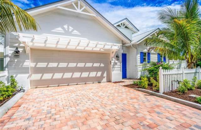 10 Strand Drive