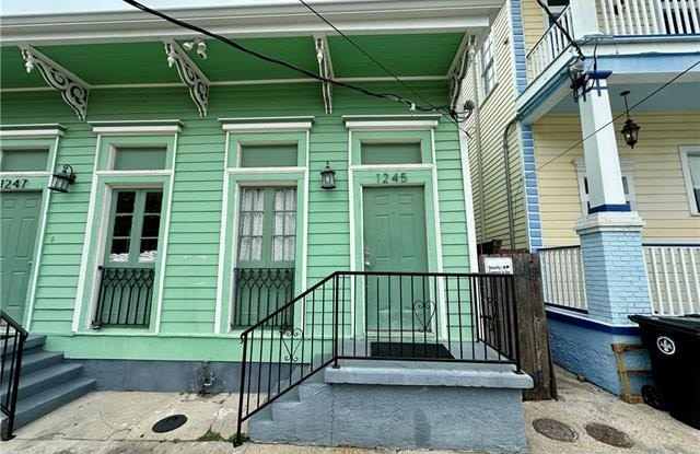 1245 KERLEREC Street