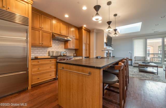 37 Henry Street unit: Apt 401