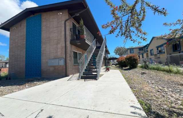 <b>One Bedroom Upstairs Reno Apartment<br>
