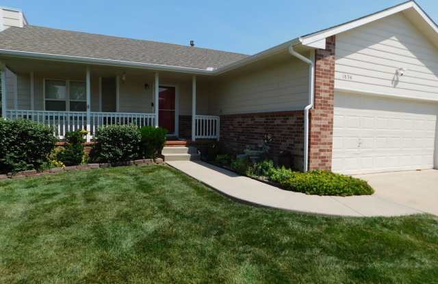 4 Bed 3 Bath Family Home in Beautiful Andover Neighborhood