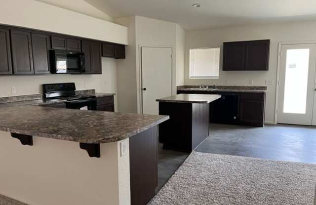 7333 E 37th Pl