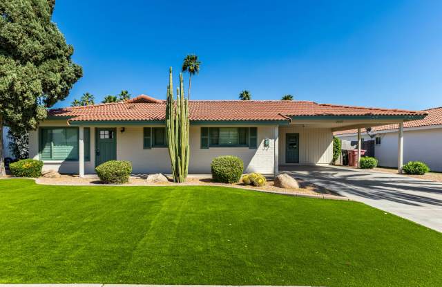 IMMACULATE! Perfectly located in Scottsdale.