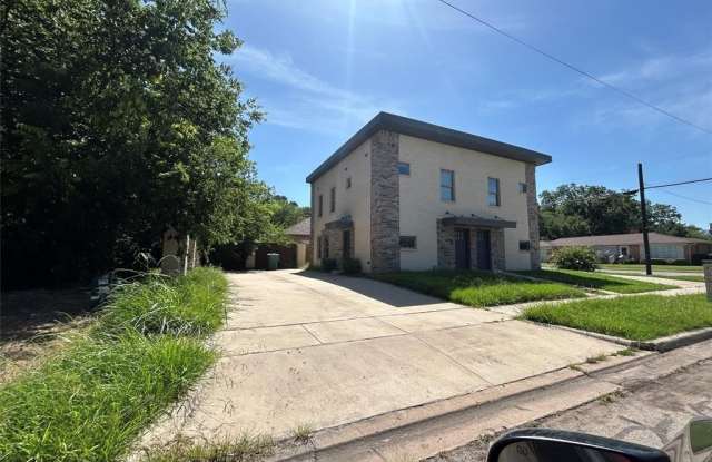 Photo of 301 E Brockett Street