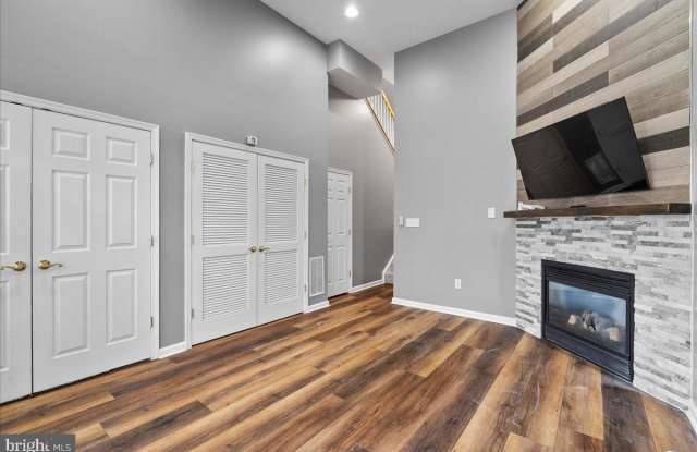 5317 CHIEFTAIN Circle