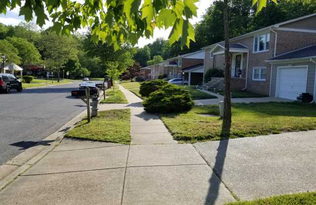 6106 Hellen Lee Drive Room B