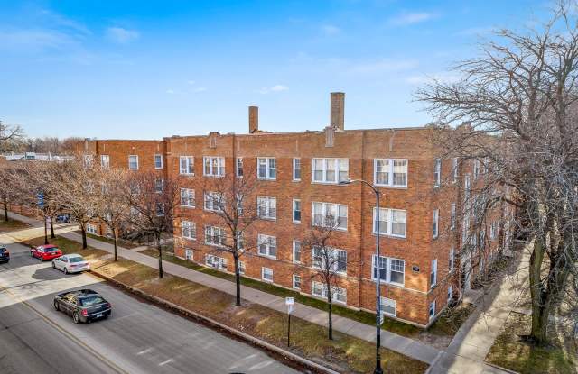 Photo of 1825-39 W Foster / 5131-37 N Wolcott