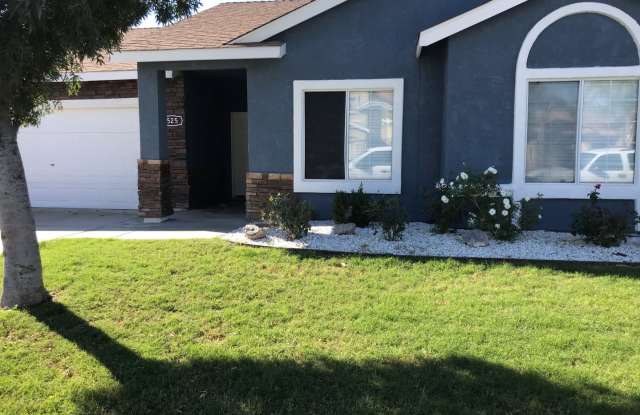Available Now: Beautiful 3-Bedroom, 2-Bathroom Home for Rent – Quiet Court Location Close to Schools and Parks – Huge Backyard!