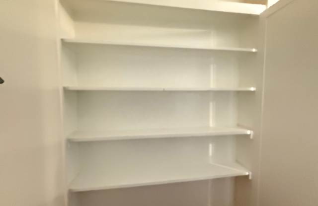 Newer Remodel 1 bed 1 bath with Private Patio