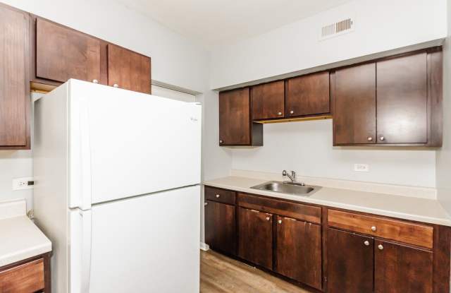 2408 N KILBOURN Avenue