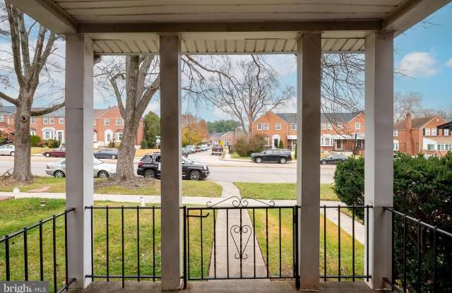 2061 E BELVEDERE Avenue