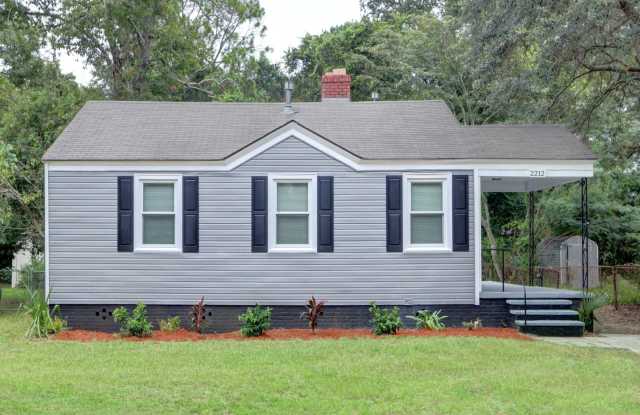 Large East Savannah 2BR/1BA Home For Rent