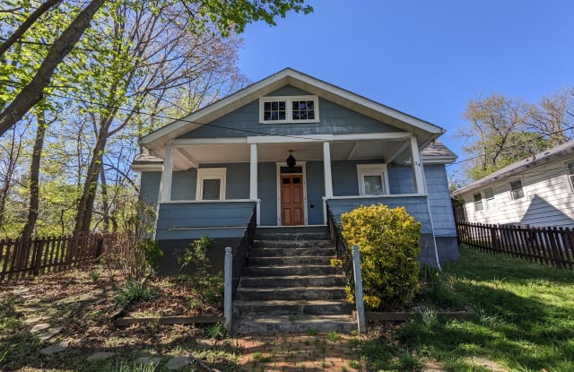 24 Woodrow Ave - 24 Woodrow Avenue, Asheville, NC 28801