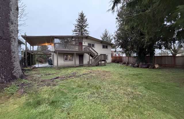 8428 Maple Avenue SE