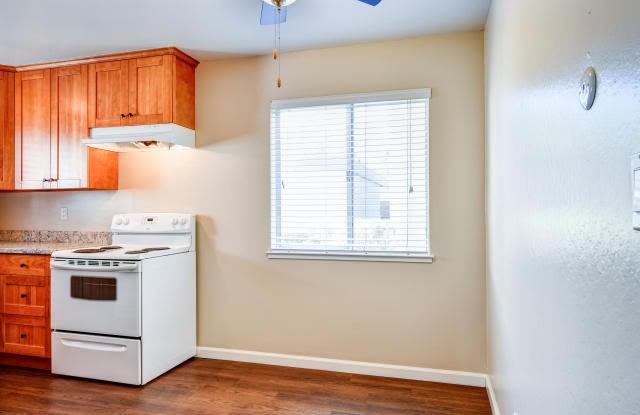 844 N Humboldt St Unit E22