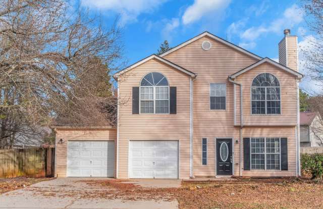 Charming 3-Bedroom 2.5 Home with Fenced Backyard in McDonough,GA!